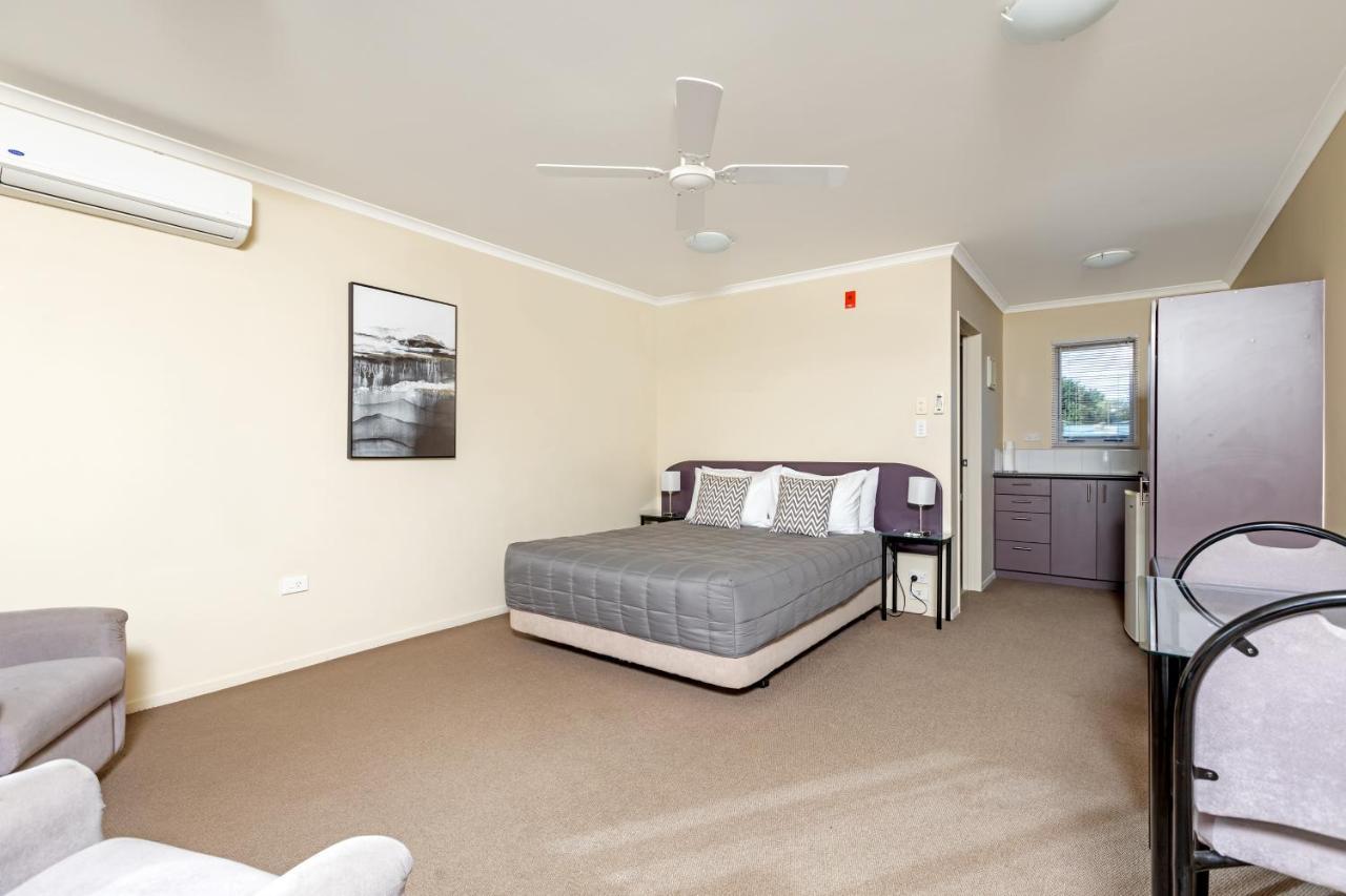 Bk'S Chardonnay Motor Lodge Masterton Extérieur photo