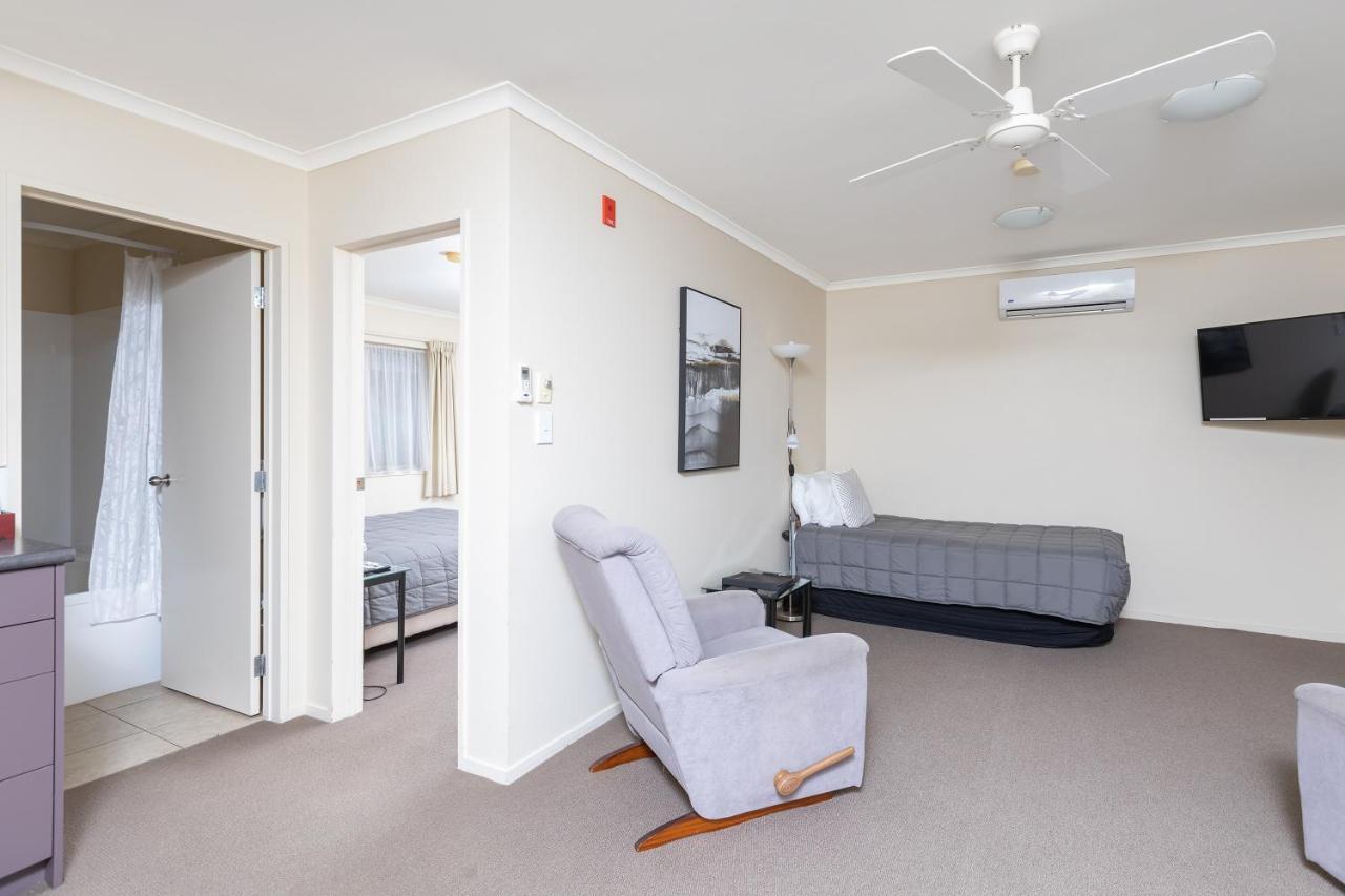 Bk'S Chardonnay Motor Lodge Masterton Extérieur photo