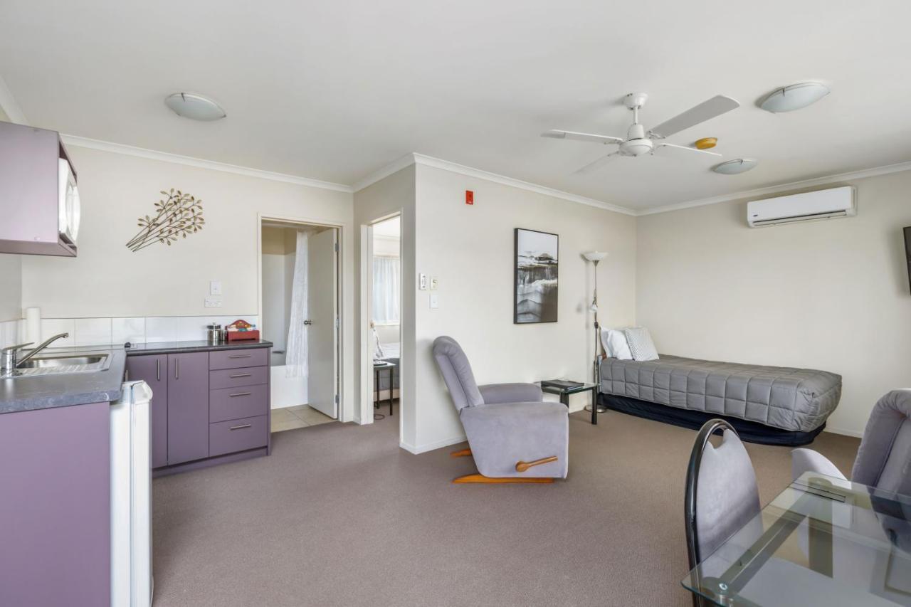 Bk'S Chardonnay Motor Lodge Masterton Extérieur photo